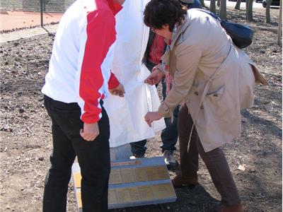 Ontwerper Jorg van Dael en Brigitte Quick onthullen het beeld